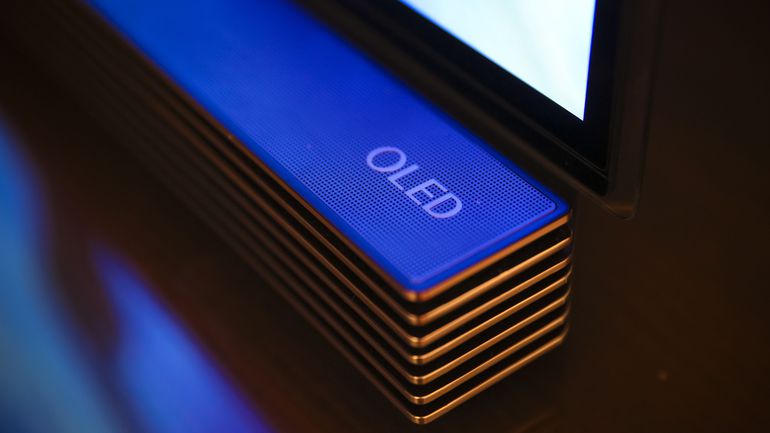 LG is slated to incorporate OLED technology in its upcoming LG G7 which might be rolled out sometime in mid-2018.